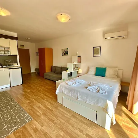 Bright With Pool View In Vineyards Apartamento