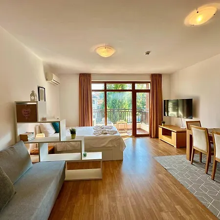 Bright With Pool View In Vineyards Apartamento