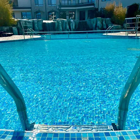 Bright With Pool View In Vineyards Apartamento Aheloy