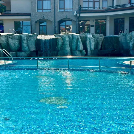 Bright With Pool View In Vineyards *
